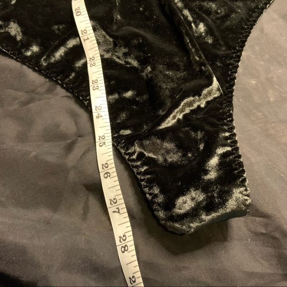 Victoria’s Secret Black Crushed Velvet Plunge Deep V Neck Body Suit New Sz M - Picture 13 of 15